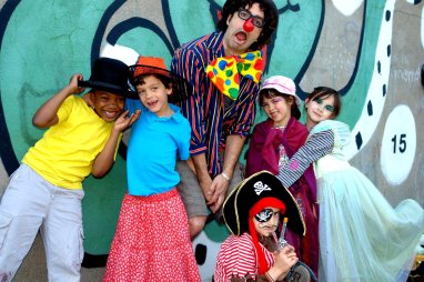 Charlie-Philippe-Chaplin, Maël sorcière-rouge, Ced le clown à grande bouche, Raph le pirate et les fées Olivia et Nora